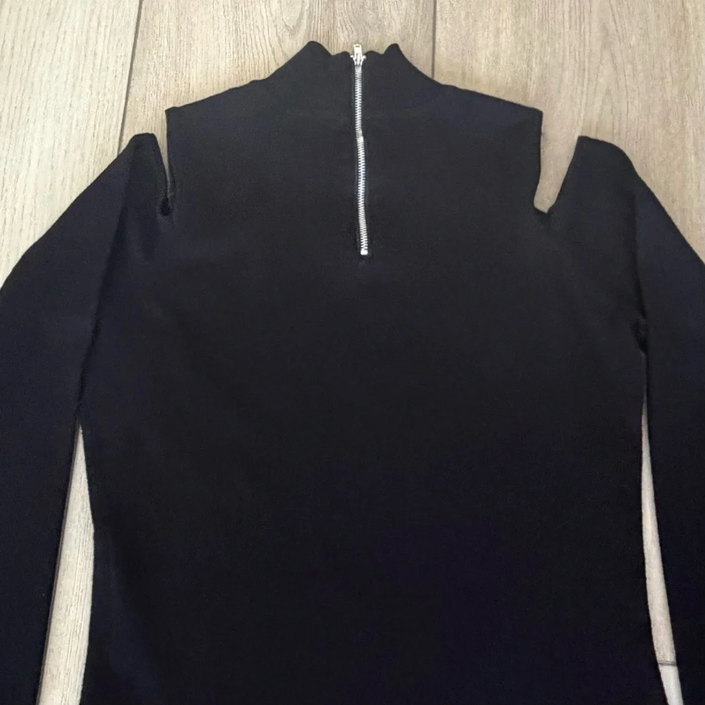 The Limited Black Cold Shoulder Long Sleeve Top XS